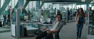 Make me see him. There he is. - Free Guy