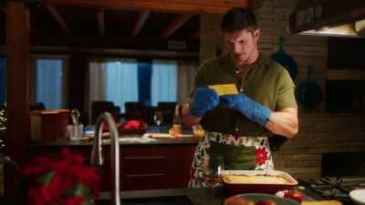 Make sure cheese has reached
golden crispy bubble status. - Christmas in the Spotlight