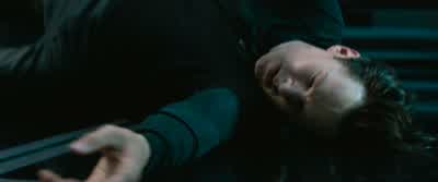 Make sure he stays down. - Star Trek Into Darkness