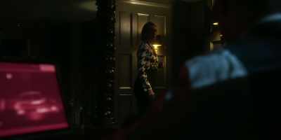 Make sure the dog
stays down, Callie. - Goliath