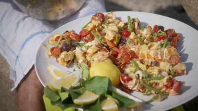 Make sure that you serve the lobster - Gino's Italian Family Adventure