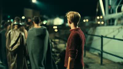 Man: Make your way to the trains. - Dunkirk