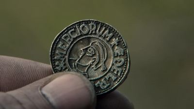 Makes his own coin? - The Last Kingdom