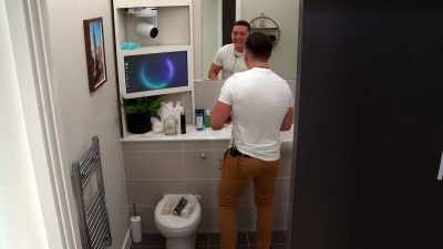 Makes it shine,
nice and soft. Yes, sir. - The Circle