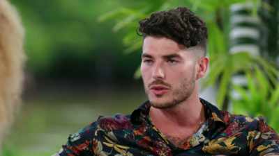 >> MAKING SURE THINGS WORK. - Love Island