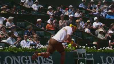 [male commentator]
Now it's down. Might as well break it. - Break Point