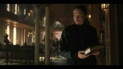 [male voice] Welcome home, Ms. Vanya. - The Umbrella Academy