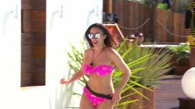 (MALIN AND CARA
SCREAM AND LAUGH) - Love Island