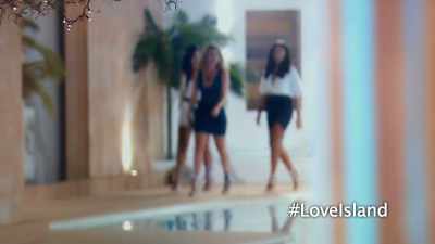 (MALIN CHUCKLES) - Love Island