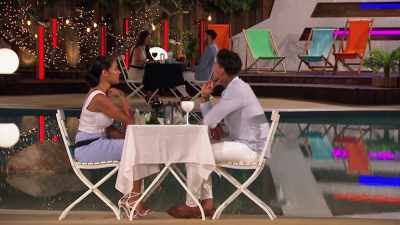 (MALIN LAUGHS) - Love Island