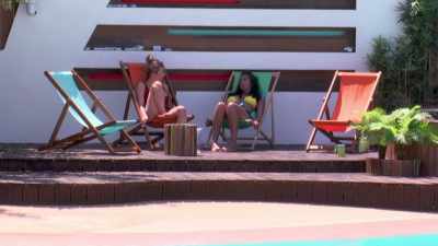 ‐MALIN: Yeah.
‐I don't think she can - Love Island