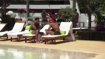‐Malin's a beaut, mate,
like a princess.
‐I know. - Love Island