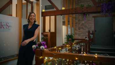 Mallory, my family is coming
into town. - Designing Christmas with You