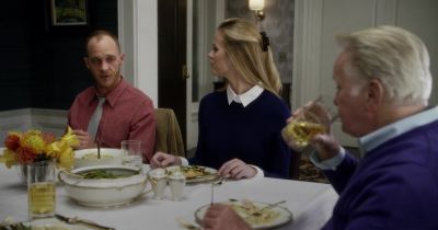 Mallory, would you engage me
in the salt, please? - Grace and Frankie