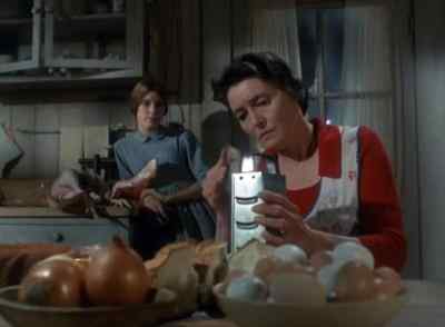 Mama do you think I'm pretty - The Homecoming: A Christmas Story