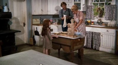 Mama, Jody says he's leaving.
Is he, really? - The Waltons