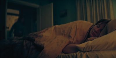 Mama. Mama. Wake up. - The Peripheral