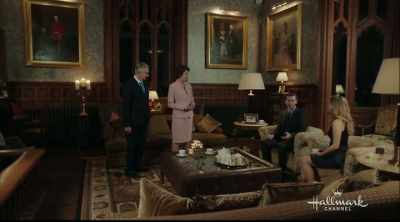 - Mamã, papá!
- Querida! - Royally Ever After