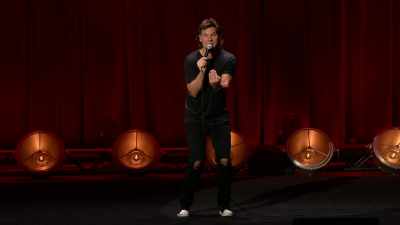 Máma stála přede mnou, táta za mnou... - Theo Von: Regular People