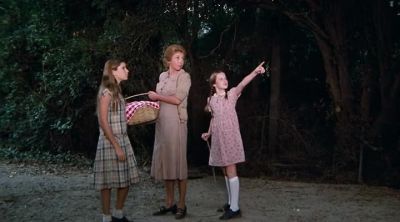 Mama, there is somebody there. - The Waltons