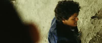 Maman's guys were after us. - Slumdog Millionaire