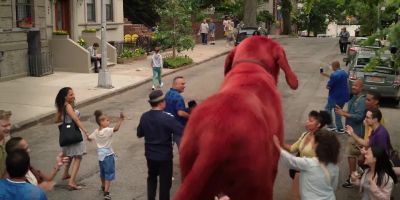 Man 1 Let me take some action shots - Clifford the Big Red Dog