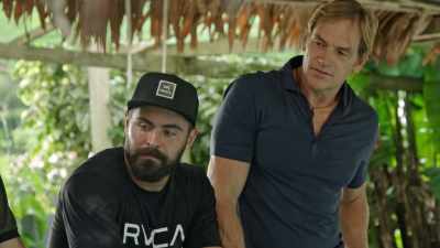 [man 1 speaking Spanish] - Down to Earth with Zac Efron