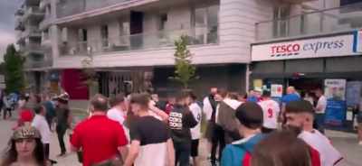 - [man 1] The queue to get in Tesco's.
- [man 2] Fucking massive, innit? - The Final: Attack on Wembley