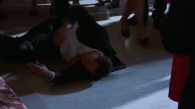 Man 2: Everyone, give him some room. - House