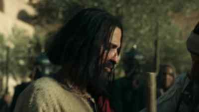[ Man ♪2 ] Look at the
king with his staff! - Killing Jesus