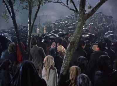 MAN 2:
Where is the miracle
that was promised? - The Miracle of Our Lady of Fatima