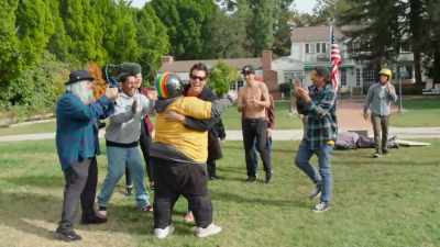 - [man 3] I'm so glad I put this...
- [grunts] - Jackass Forever