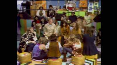 MAN: All right.
[AUDIENCE CLAPPING] - David Crosby: Remember My Name