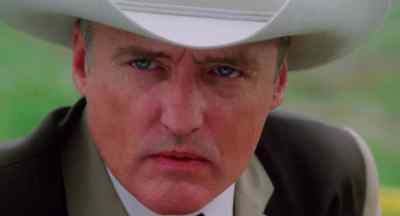 Man: All right, keep the tension
on that line. - The Texas Chainsaw Massacre 2
