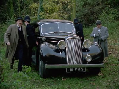-[Man] All right, lads.
Keep the noise down. - Agatha Christie's Poirot