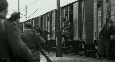 MAN: Alle in einer Einzelreihe aufstellen! - Schindler's List