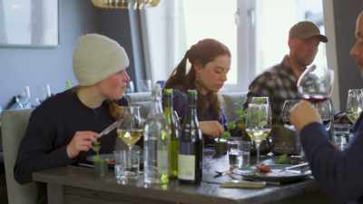 MAN: And the skin
is crisp as well. It's nice. - Restaurants at the End of the World
