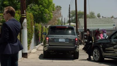 [man chatters on phone] - Marvel's Runaways