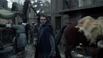 - (MAN) Clear the way.
- Stand clear! It is the king! - The Last Kingdom