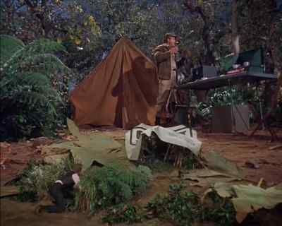 [ Man ]
Come on, honey. - Land of the Giants