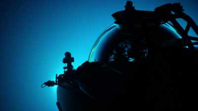 MAN: Control, control, Nadir.
Depth, 700 meters, descending. Over. - Welcome to Earth