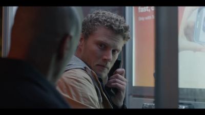 MAN :
Detective Roberts. - Mr Inbetween