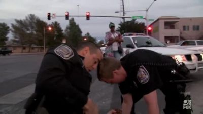 Man, don't knee me. - Cops