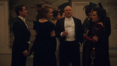(man, from afar): Stop! - Murdoch Mysteries