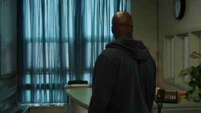 [man grunting] - Marvel's Luke Cage