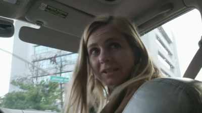 MAN: Hold on, trying to keep us
flagged, give me a second. - Trafficked with Mariana van Zeller