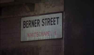 MAN: It's the Ripper! Come on! - Hands of the Ripper