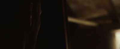 MAN: It's trying
to get in the house. - Alien Outbreak