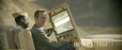 [Man] It's very important
that you put your goggles on. - Radioactive