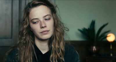 (Man) I've wanted an appointment for weeks.
I don't get an answer!
. - Never Look Away